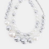 Classy Contrast Faux Pearls Necklace